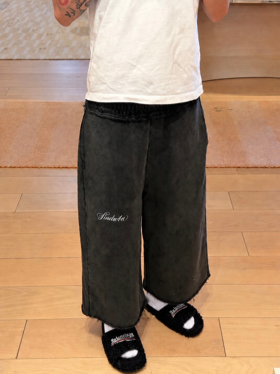 Findu4u “Signature Script” 3/4 Shorts